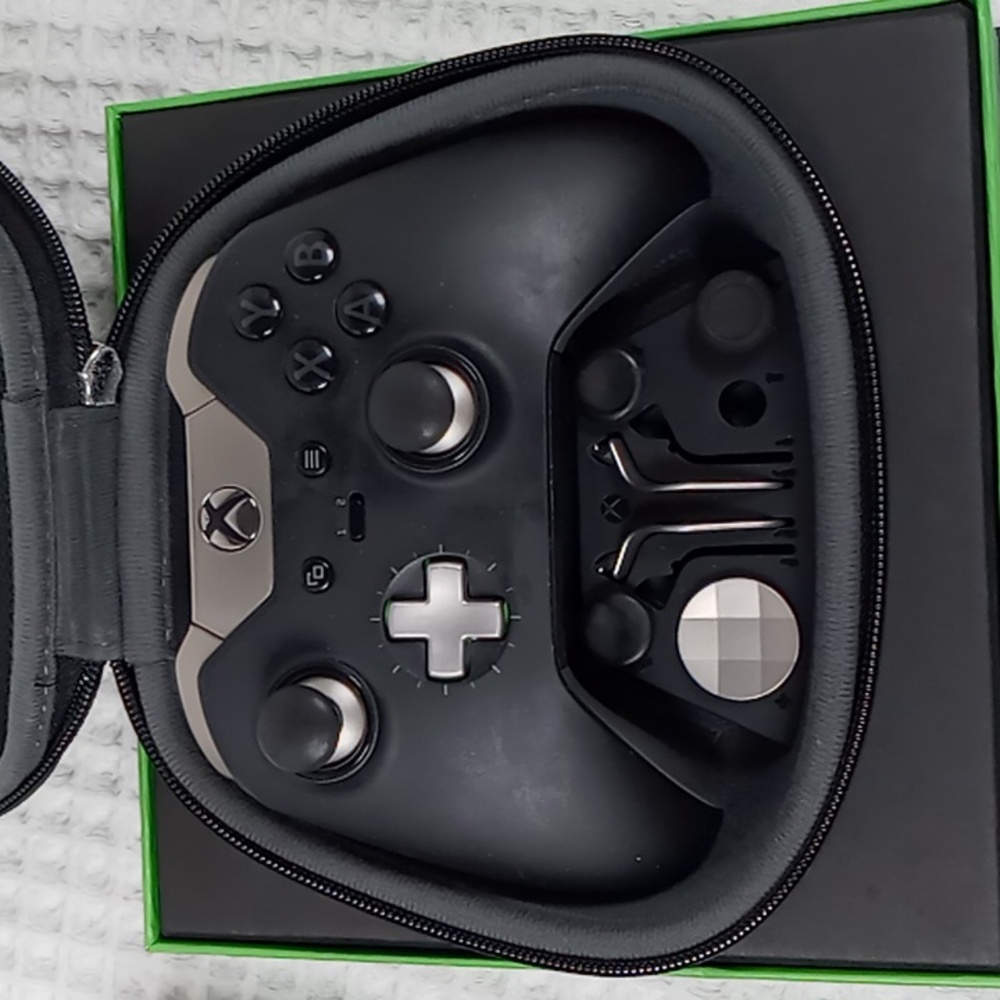 Xbox Elite Wireless Controller In Box w/ Carry Case For Xbox One - Picture 11 of 15